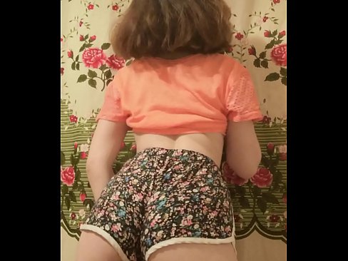 ❤️ Dhallaan yar oo sexy ah oo iska siibaysa surwaalka gaaban ee kamarada ️ %so.sexafinkarasskaz.ru ❌️